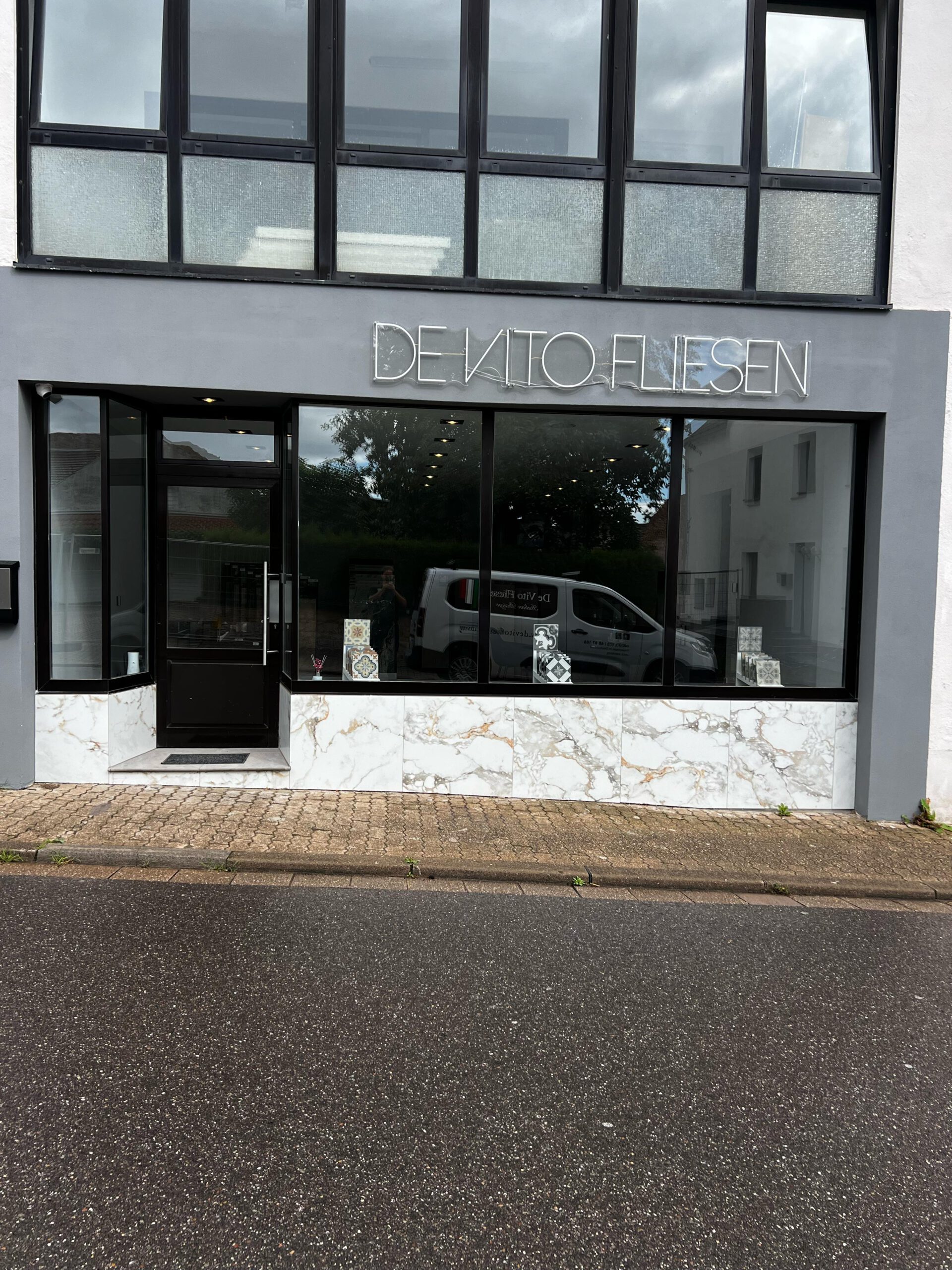 verschiedene Fliesenkachel in der Ausstellung in Orscholz 3